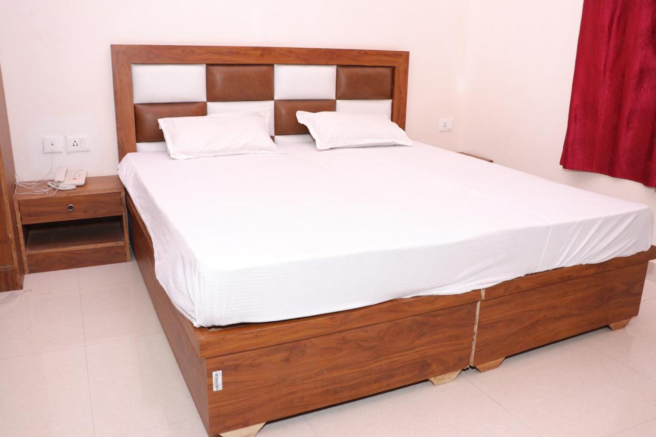 Hotel Kcr Агра Экстерьер фото